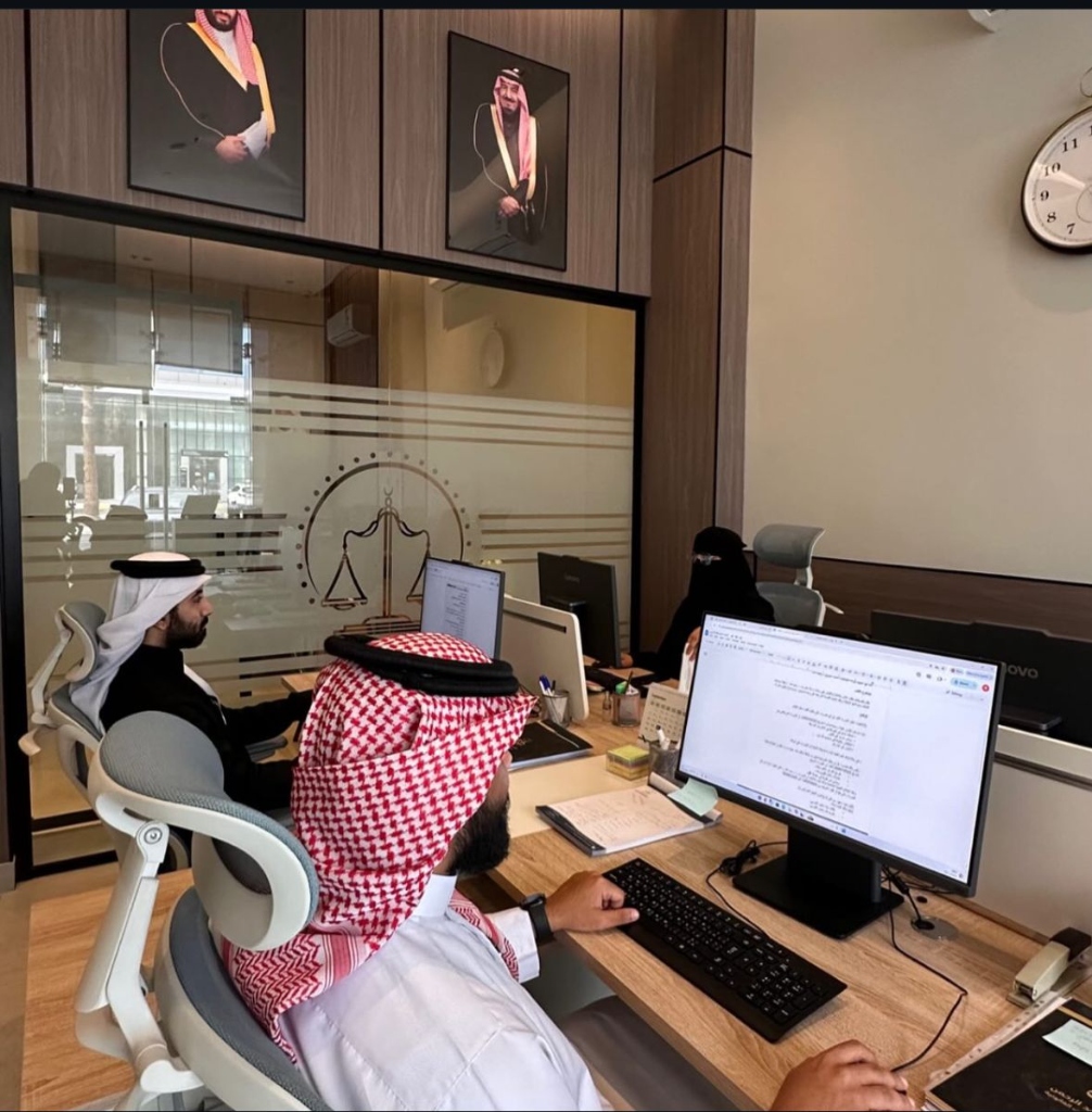 فريق مكتب المحامية رقية عبدالرحمن